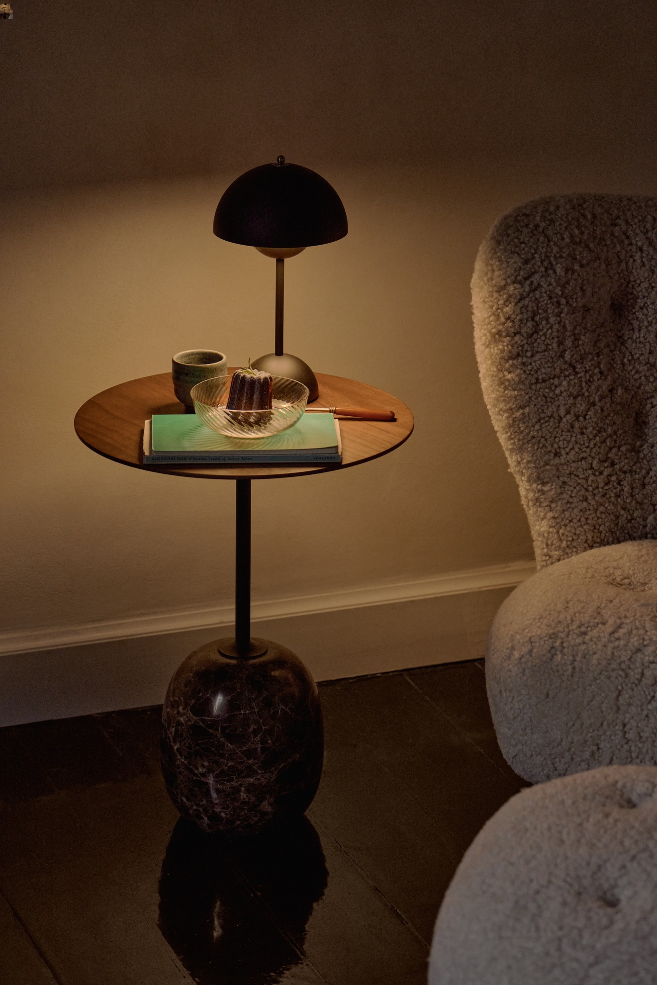 Lato Table LN8/LN9